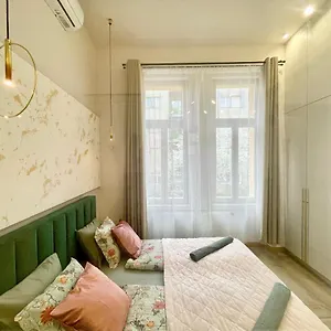 Logodi #castle #freeparking Apartament Budapesta